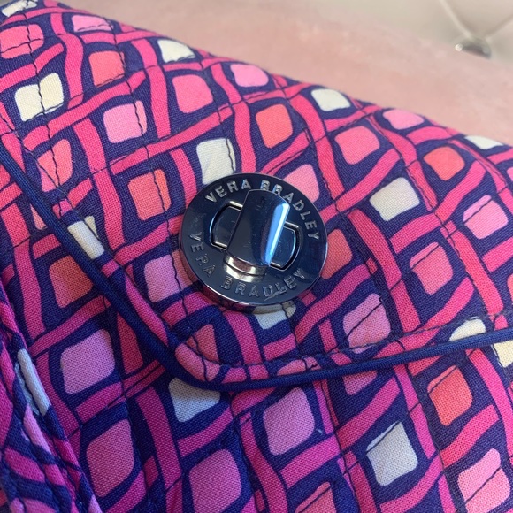 SOLD///Vera Bradley Your Turn Smartphone Wristlet - Picture 3 of 10